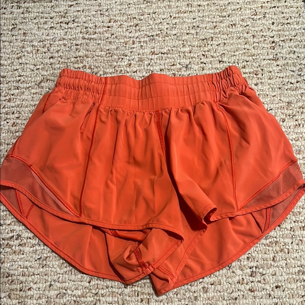 Lululemon tangerine hotty hot 2.5 inch shorts
